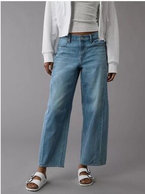 American Eagle Dreamy Drape Strigid Barrel Light Wash Jeans Size 0 Short
